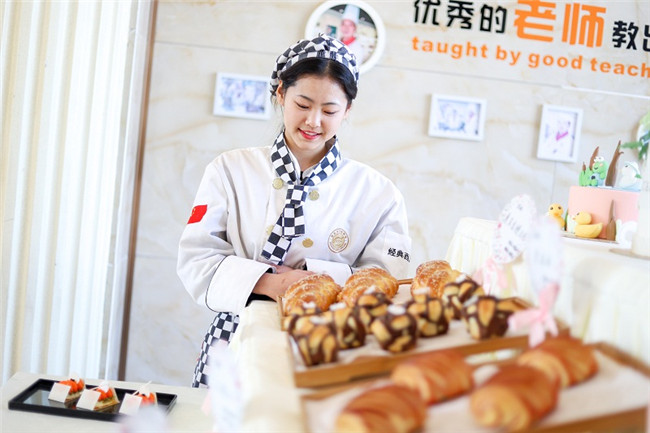 中考之后读技校，学西点的优势在哪里？