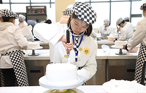 宜宾新东方厨师学校_蛋糕的制作